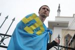 &lt;p&gt;Участники мероприятия держат флаги крымскотатарского народа / Фото УНИАН&lt;br /&gt;&lt;br /&gt;&lt;/p&gt;