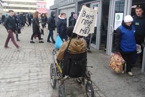 Киевляне критикуют ремонт станции "Левобережная" за неудобства для инвалидов