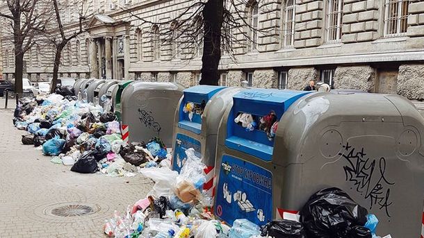 Львов заыпан мусором. Фото: соцсети
