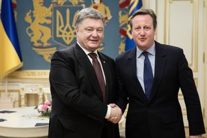 Порошенко обсудил с Кэмероном вопросы противодействия российской агрессии на Донбассе