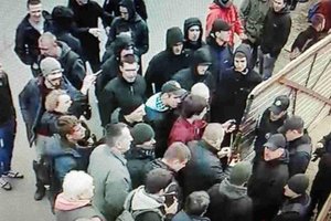 В Киеве на Ревуцкого активисты продолжают блокировать строительство АЗС