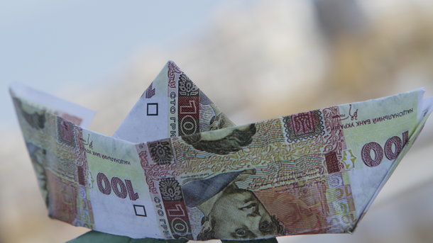 ЦБ РФ поднял на 4 апреля курсы основных валют