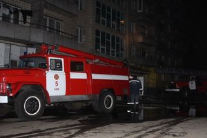 В Киеве ночью горело общежитие, пожарные эвакуировали 11 жильцов