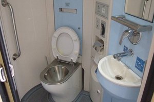 "Укрзализныця" хочет купить туалеты по цене квартир в Киеве