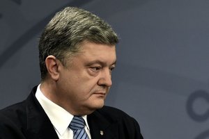 Порошенко призвал Россию прекратить убийства украинцев и вывести войска из Украины