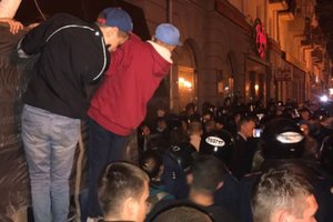 Полицейские задержали 12 участников потасовки в центре Полтавы