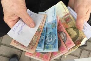 В Киеве двое приезжих грабителей отобрали у пенсионерки последние деньги