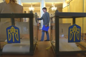 Яценюк объяснил, почему в Украине не должно быть досрочных выборов