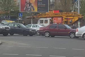 В Киеве из-за ДТП возникла пробка от Севастопольской площади к Караваевым дачам