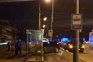 В центре Харькова пьяный водитель влетел в подземный переход