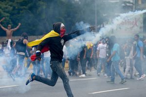 Число погибших в ходе беспорядков в Венесуэле достигло 12 человек