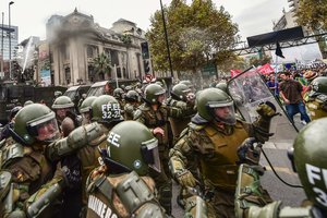 Акция протеста в Чили переросла в побоище