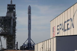 SpaceX провела огневые испытания центрального блока ракеты для полетов на Марс и Луну