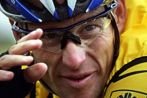 Легендарный велогонщик Лэнс Армстронг оригинально опроверг слухи о своей смерти