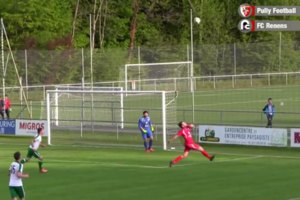Швейцарский футболист забил через себя невероятный гол в свои ворота