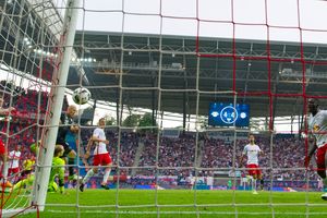 Забив три гола в конце матча "Бавария" обыграла "Лейпциг" - 5:4