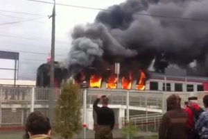 В России вспыхнула электричка с пассажирами