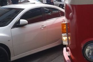 "Герой парковки" в Киеве заблокировал движение трамваев нескольких маршрутов