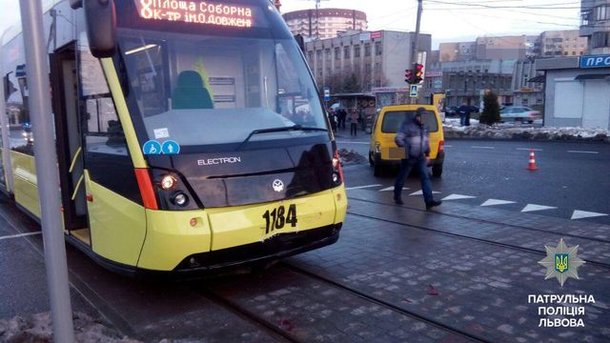 Трамвай на Сыхов, который открыли прошлой осенью. Фото: патрульная полиция Львова