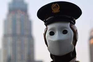 Первый робот-полицейский вышел на службу в ОАЭ