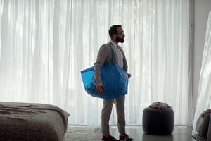 IKEA выпустила короткометражку про синюю хозяйственную сумку