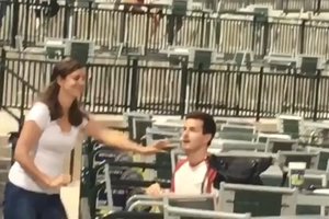 Видеошок: девушка отказала парню, сделавшему ей предложение, на глазах у всего стадиона
