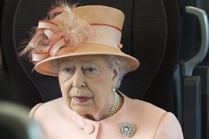 91-летняя Елизавета II воссоздала знаменитую железнодорожную поездку королевы Виктории