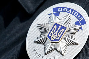 В Черкасской области полиция задержала грузовик с большим грузом нелегального спирта