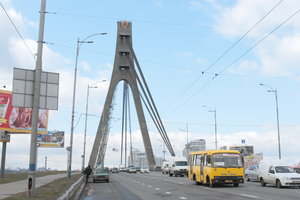 В Киеве частично ограничат движение на Московском мосту