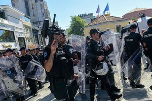 В Стамбуле полиция разогнала участников марша ЛГБТ с помощью резиновых пуль