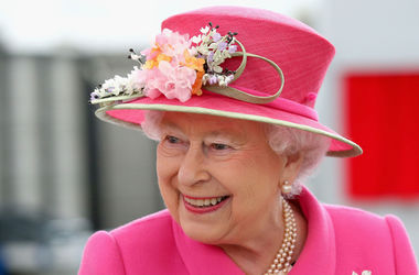 Доходы королевы Великобритании выросли вдвое