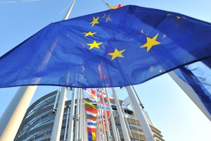 Вице-президент Еврокомиссии назвал условия для предоставления Украине третьего транша ЕС