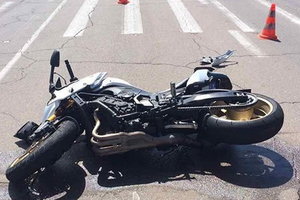 Мотоциклист насмерть сбил женщину в Херсонской области
