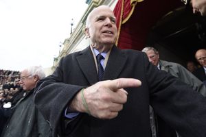 Маккейн после операции на мозге возвращается в Сенат голосовать за санкции против России