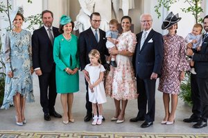 Королевская семья Швеции показала новый портрет