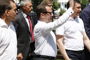 "Денег нет, но трусы держатся": нижнее белье Медведева высмеяли в Сети