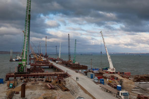 Украина готовит иск к РФ в связи с убытками портов из-за Керченского моста