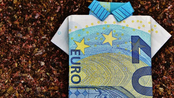 Официальный курс евро и доллара на 08.08.2017 падает
