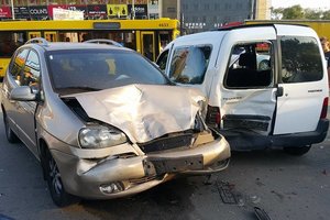 В Киеве на Петровке произошло масштабное ДТП с 6 автомобилями