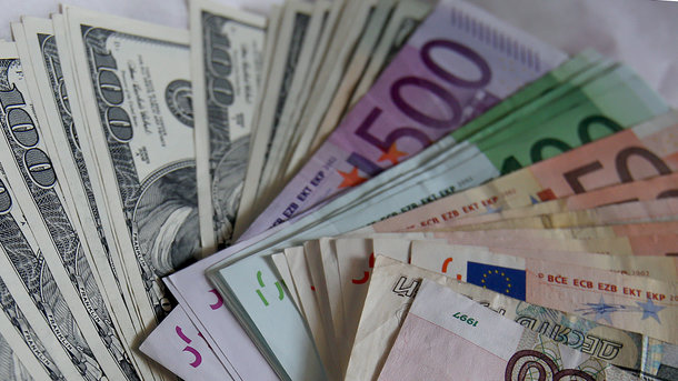 Гривня выросла к доллару и евро