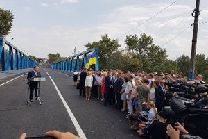 Порошенко открыл мост в Харьковской области: опубликовано видео