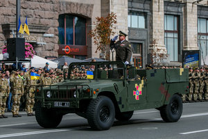 Празднование Дня Независимости Украины: впечатляющие фото военного парада на Крещатике