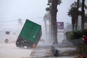 На США обрушился ураган "Харви": фото и видео последствий