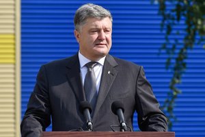 Порошенко поручил руководству ВСУ продолжать придерживаться режима тишины на Донбассе