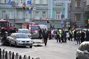 Взрыв машины на Бессарабке в Киеве: все подробности