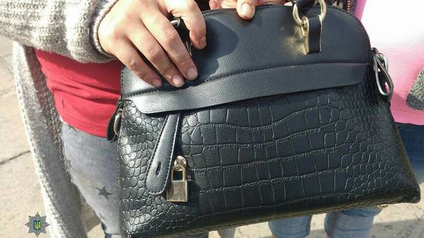 У одной из пенсионерок женщины украли сумку. Фото: facebook.com/lvivpolice