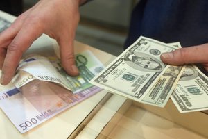 Доллар и евро в Украине упали после взлета