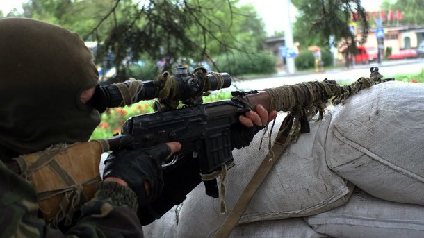 На Донбассе будут судить снайпера боевиков. Фото: AFP