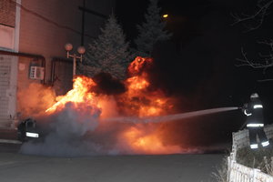 В Киеве ночью сгорело несколько иномарок