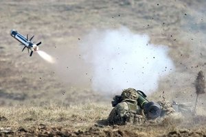 Украина сможет получить летальное оружие еще в этом году, решение за Трампом